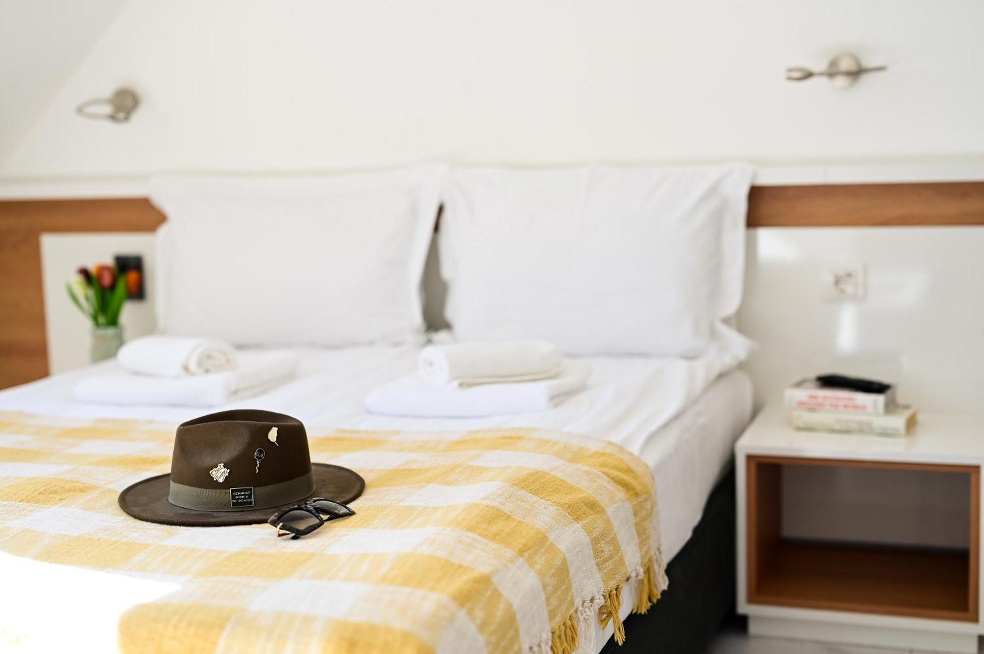 Rubo Hotel Shumen Exterior photo